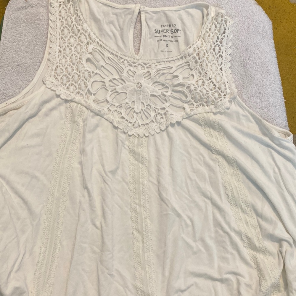 Torrid size 3 sleeveless shirt